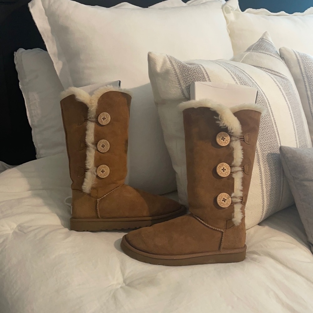 Ugh Bailey Button Triple